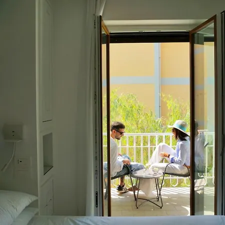 Maison Dorotea Bed & Breakfast 4*